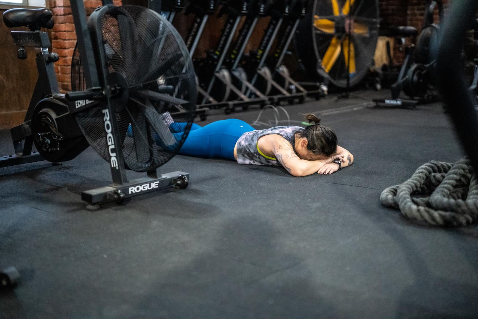 Member working scaled pushups from the knees at Persistence Athletics, Belltown Seattle